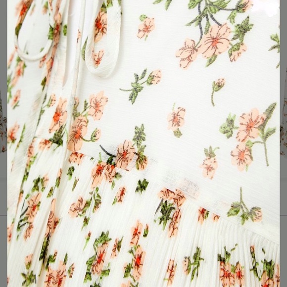 NWT Blush Poppy Pleated Poet-Sleeve Swing Top - M - Picture 3 of 8